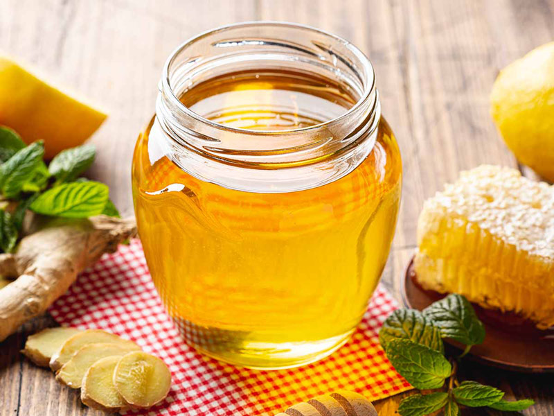 از داروی اذخر به همراه عسل برای درمان عفونت زنان استفاده می‌شود.
