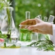 بررسی علل افزایش استفاده از عرقیات گیاهی برای درمان بیماری‌ها